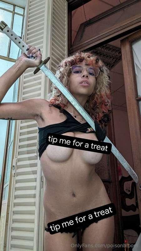 I'm gonna be taking pics right now , tip me for s treat in y..