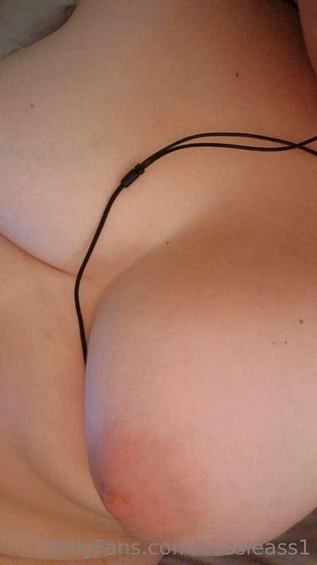 I took this photo yesterday while naked in bed.
Yes you can ..