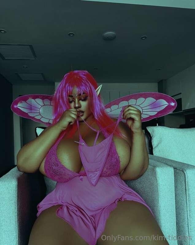 Pink tinker bell 🧚‍♀️ enchanted by her own underwear scent 💦..