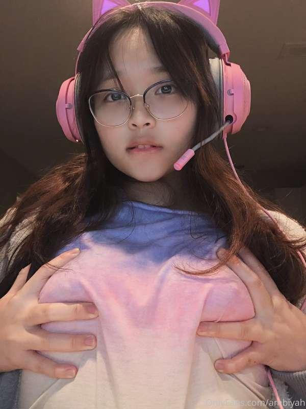 can I be your gamer girlfriend? 💗🥰