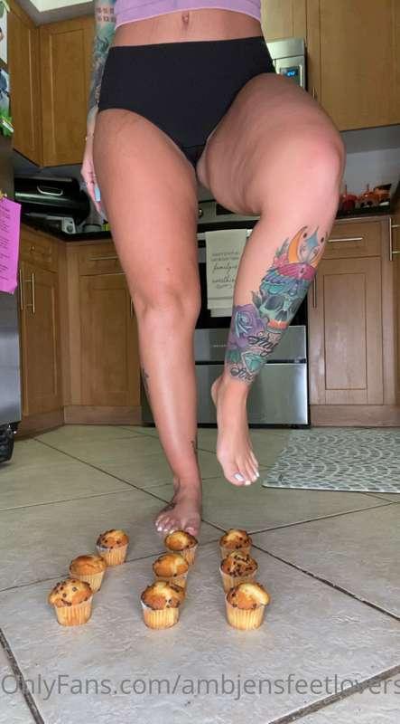 Footsie muffin mash. 4 pics and 1 vid.