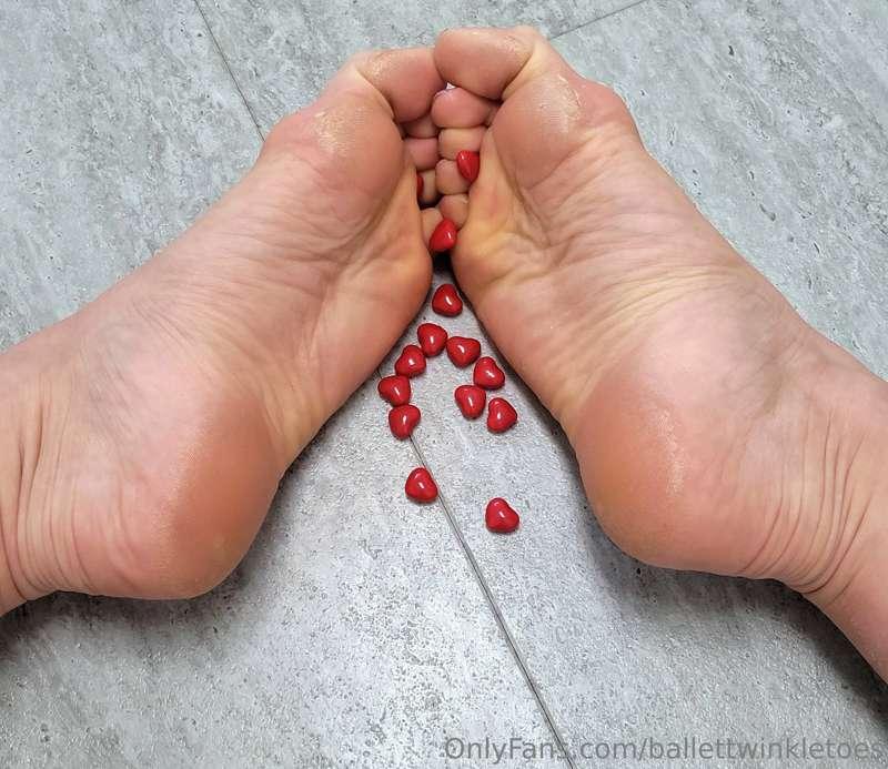 Wrinkled soles and cinnamon hearts ❤️👣