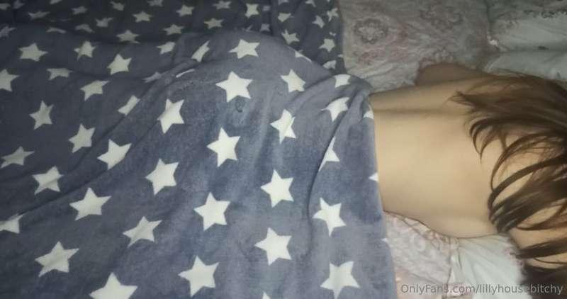 what a peaceful evening 😍
would you lay with me? 🥰