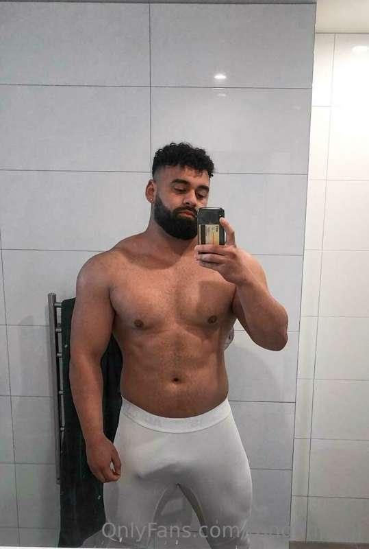 Love the way my dick looks in these compression pants 😈