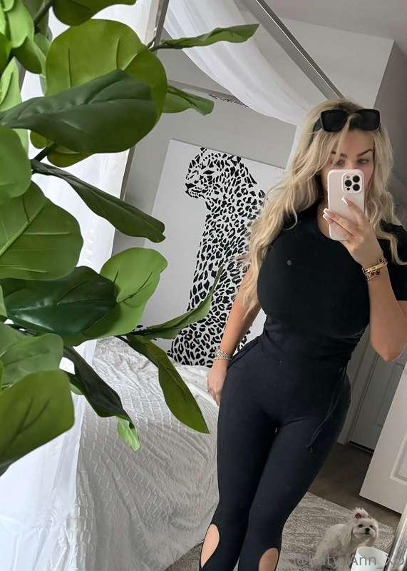 Happy Saturday 🖤