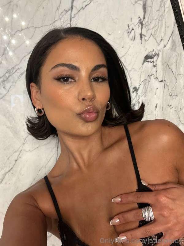 Kisses 💋 Hope you had an amazing Christmas ❣️