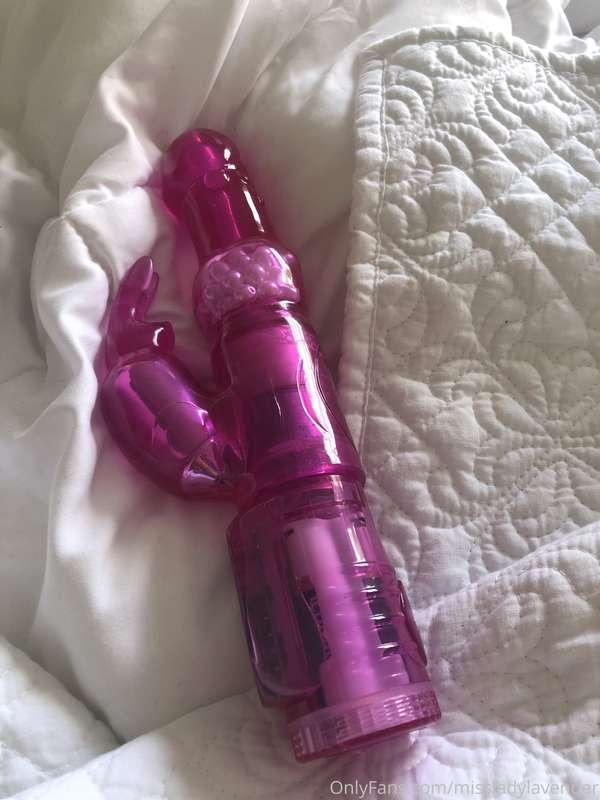New toy. Send a tip for a video of me using this new toy. 💦❤..