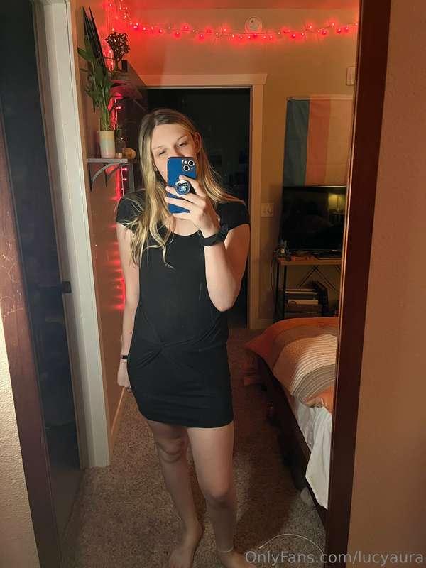 Went out to dinner last night and felt so hot in my pretty d..