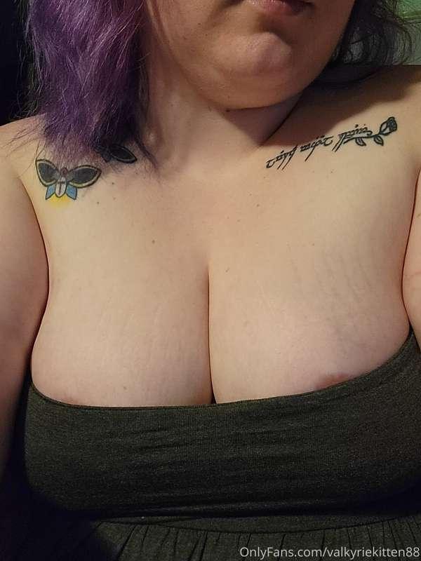 Ohhh peeking out huh!