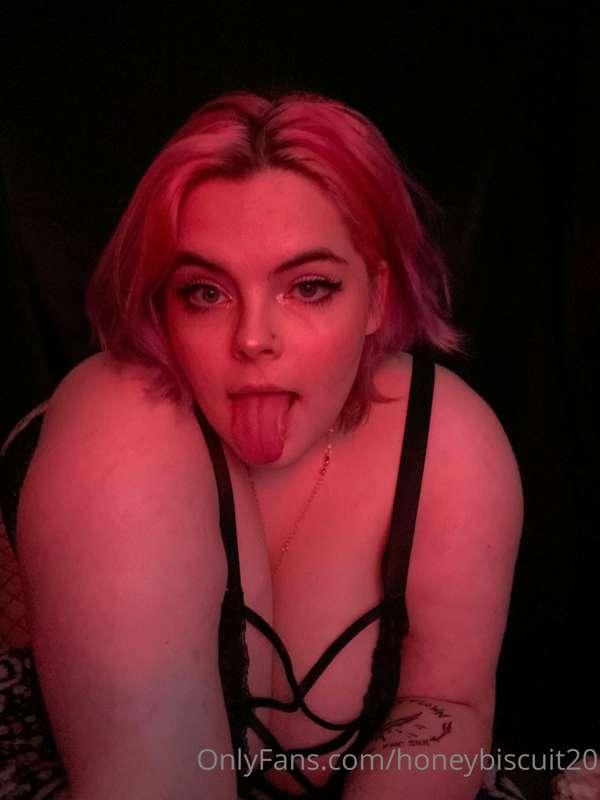 Here’s more photos from the photoshoot. Please lmk your thou..