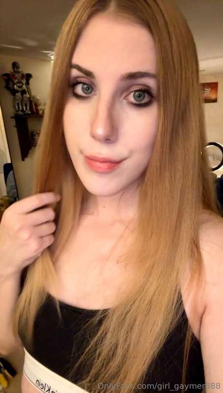 Who’s online today? I need to train some new subs~~~