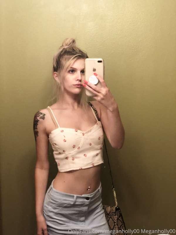 Lift my skirt up and play with me