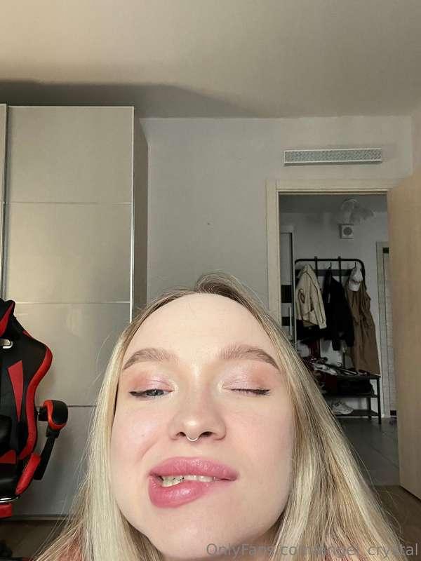 I'll just leave it here 💋 Good morning 🥰 