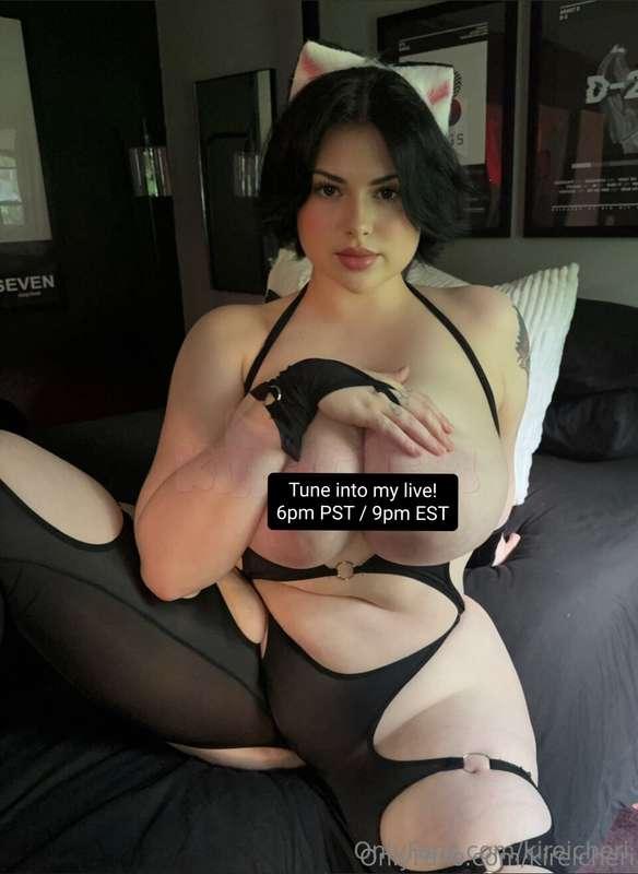 I’ll be live in 20 minutes 🤭💦