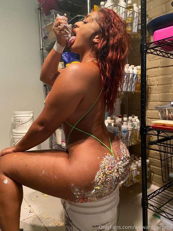 unlock to see me get nasty with this cake