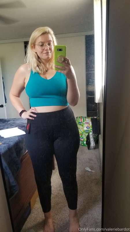 Hello. I got a new workout outfit and I'm super excited abou..