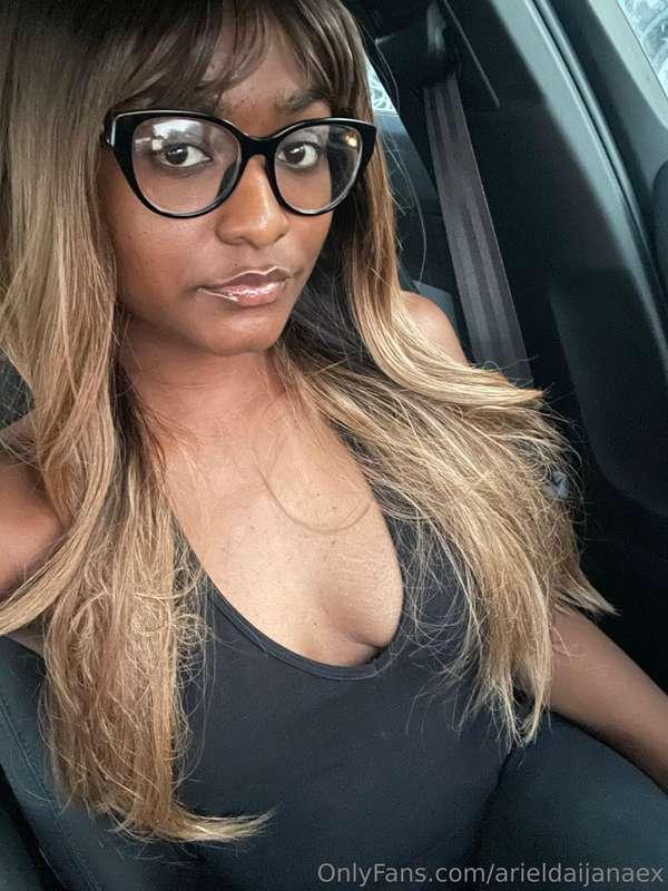 Just left the salon and the convertible tousled my hair ☀️ L..