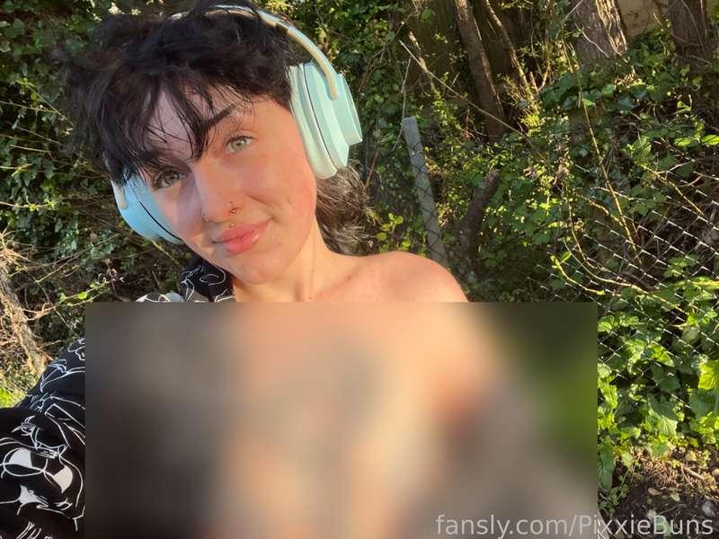 Do you mind if I go out topless? I just want everyone to see my tits

#fyp #smalltits #public #flashing #outdoors #publicplay #publicnudity #curvy #petite #alt #smoking 