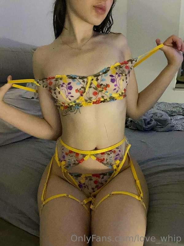 Do you like it when girls striptease for you?🔞🤤 Text me and ..