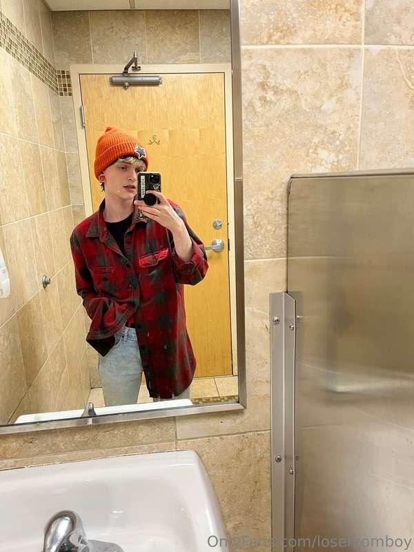 bet you’d love to see me in a bathroom 😁
