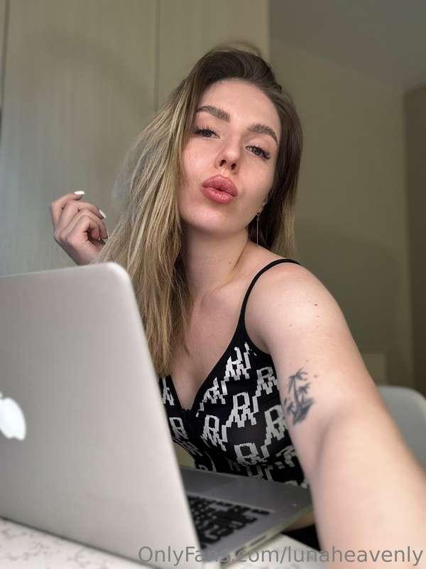 Good morning, my love. ❤️
Do you like my passionate lips? I ..