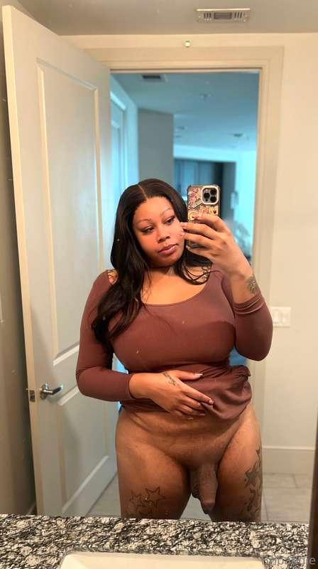 no panties ever under my dress😛