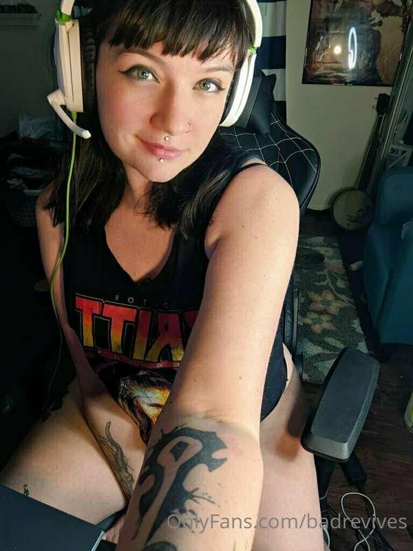 No pants 😈