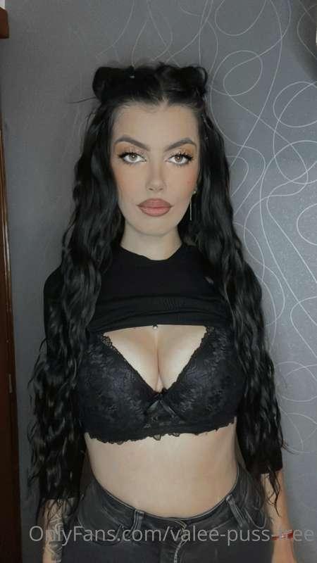 https://onlyfans.com/valeepuss