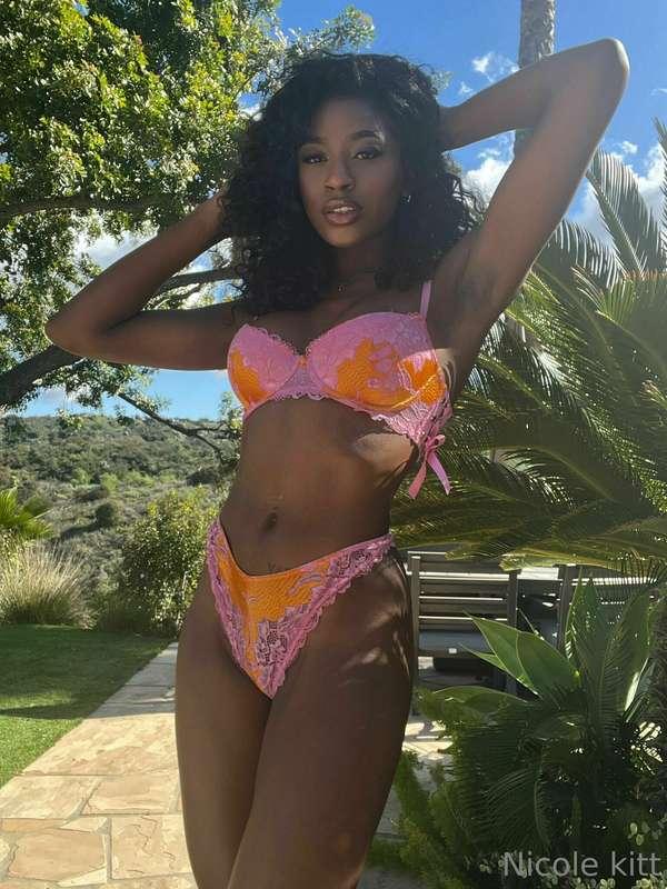 Do you like me in pink and orange ? :) 💖🧡