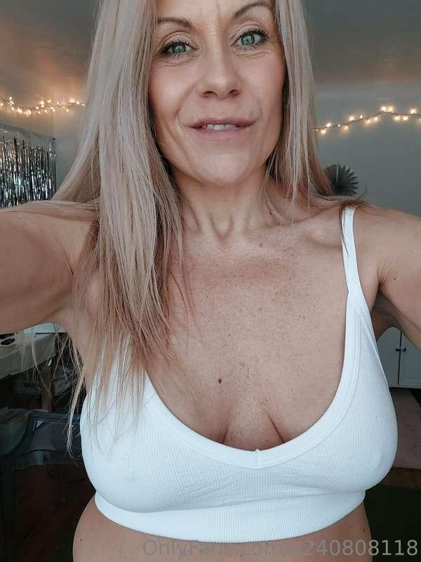 Happy Weekend! Check out these hot videos.. strip teasing, p..