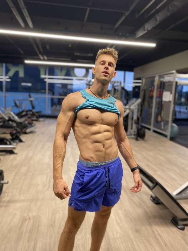 Hope you like my current shape guys👀 Iam working out a lot l..