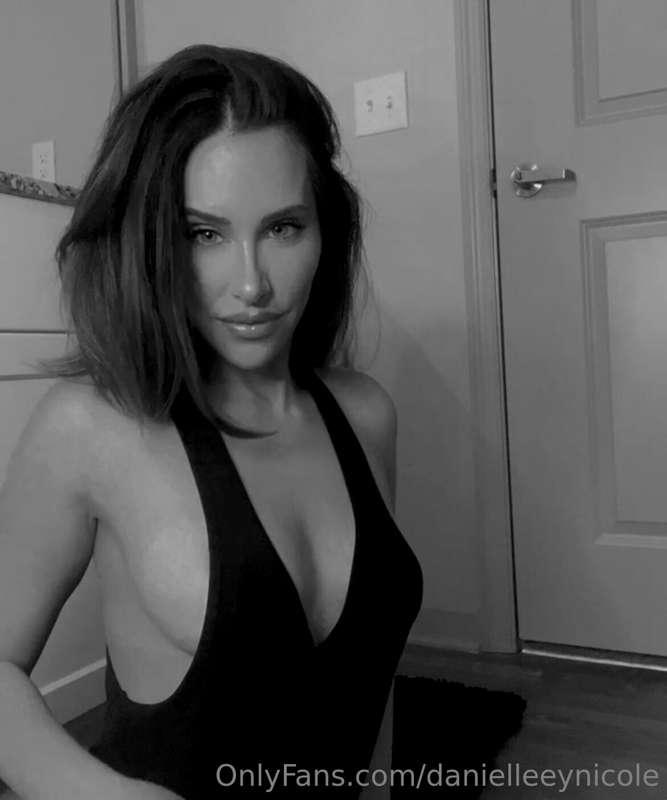 danielleeynicole image #0