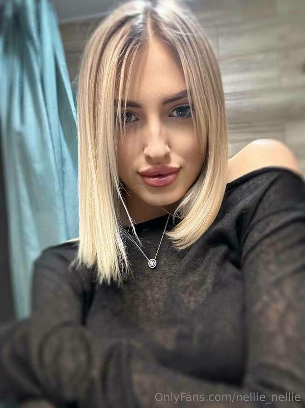 text me, I'm so bored today🖤🤗