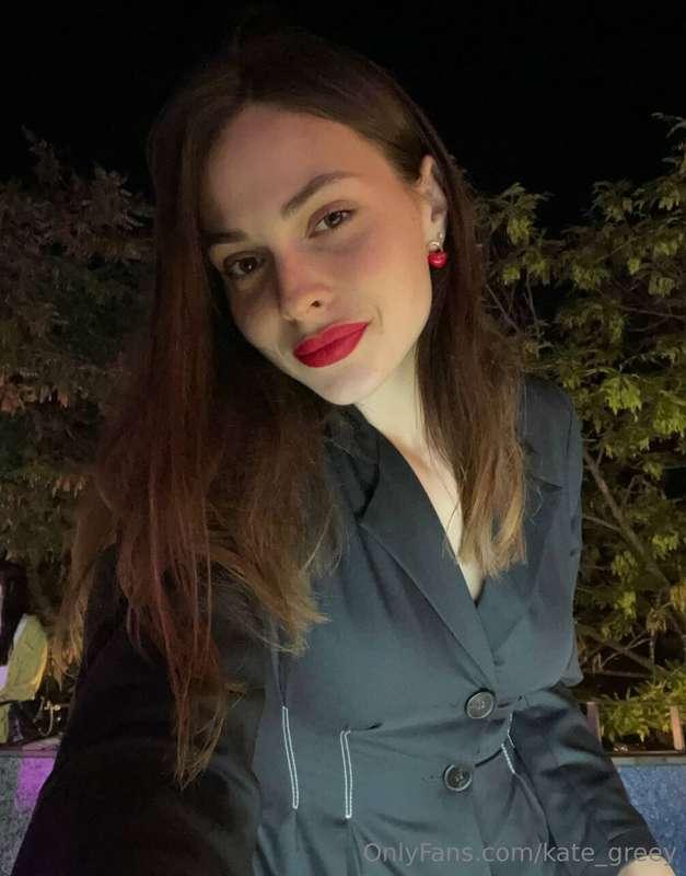💄I decided to try something new - red lipstick!💋✨ What do yo..