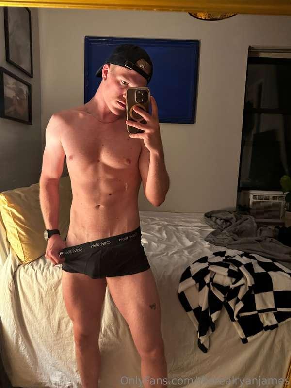 IM BACK🥵   planning on posting regularly again. hope you mis..