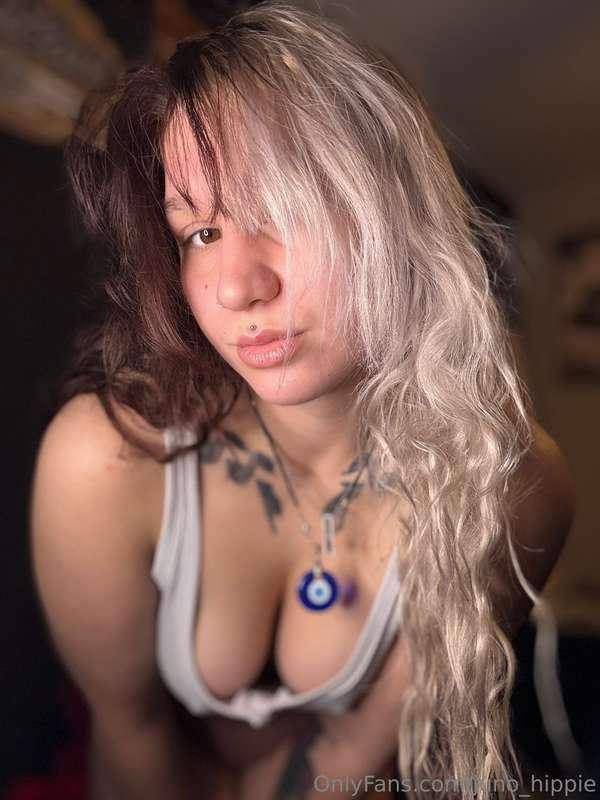 Cum watch me take all of this off👀