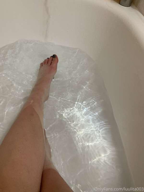 available baby 🛀💦🦶🔥