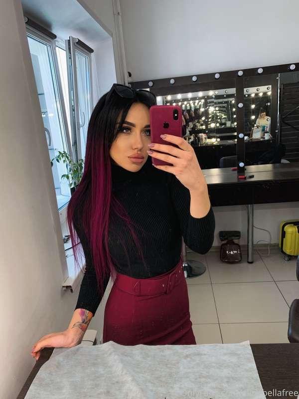 I think I look like a vampire sometimes..🧛🏼‍♀️