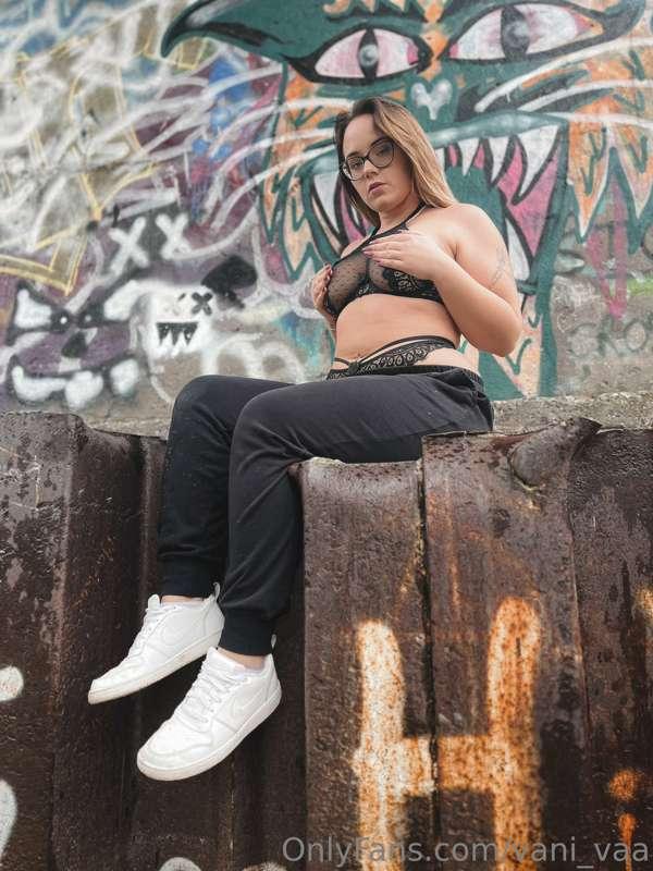 He 💦👅
Auf meinem VIP findest du jetzt 4 geile Outdoor Bilder..
