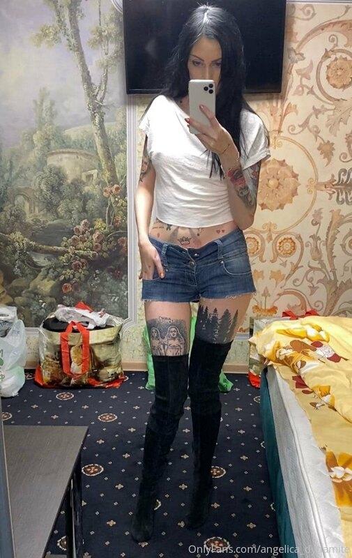 These shorts look sexy on me ??? ??? Or better without them ..