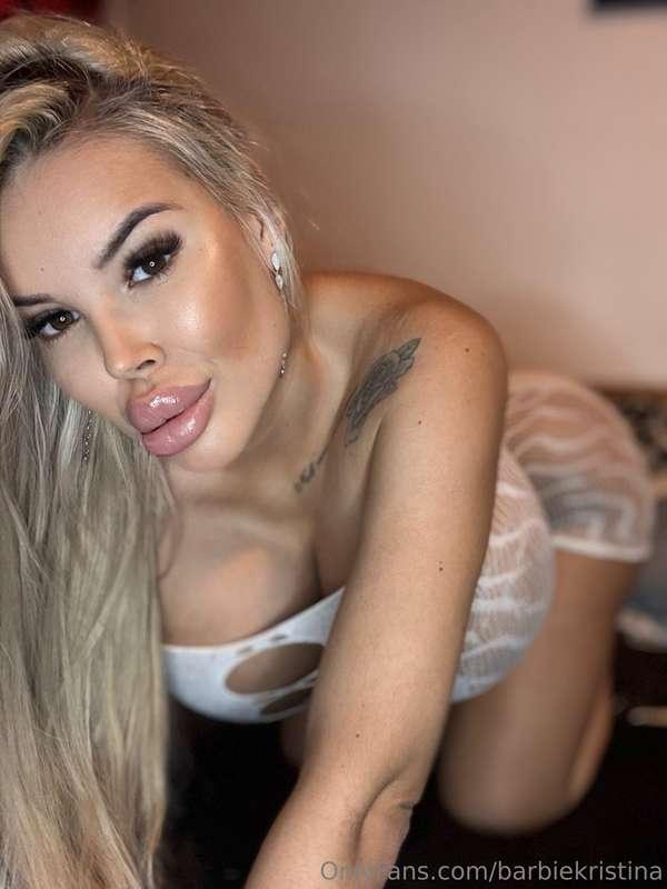 Bending over for you🥰