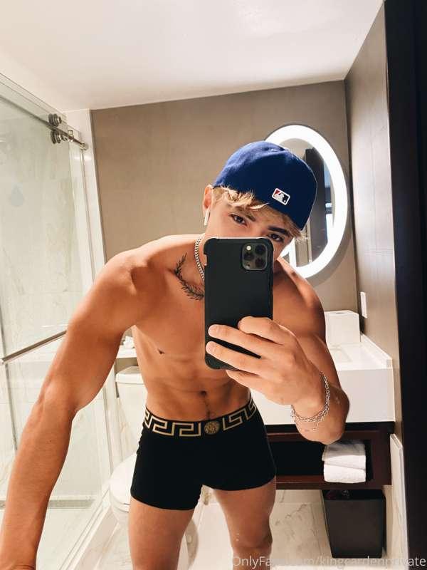 😈