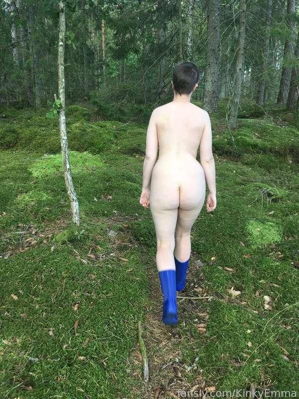 Hate to see me leave, but love to watch me go?

#ass #curvy #outdoors #forest #exhibitionist 