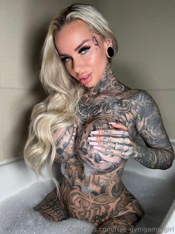 Photo bundle set in the bathtub. 🚿💦 I'm all wet and ready fo..