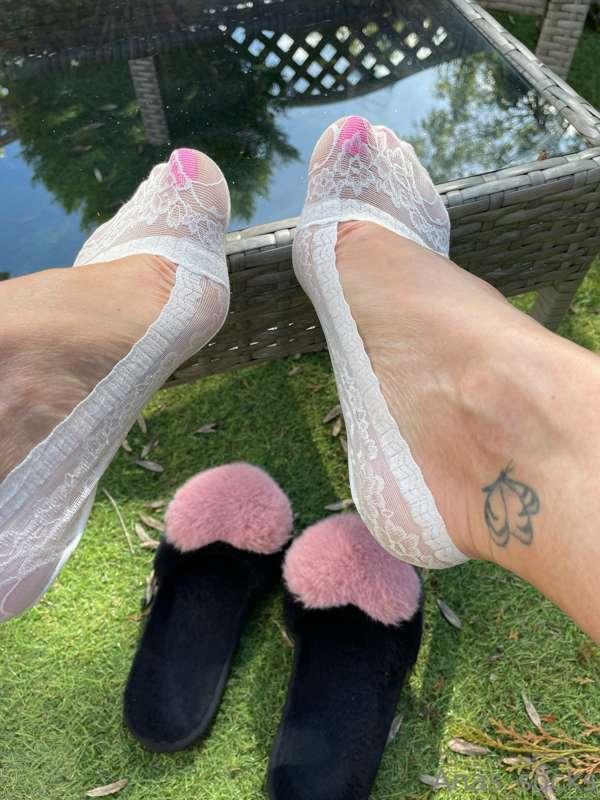 Slide your 🍆inside and fill it with cum if you have any! 😉