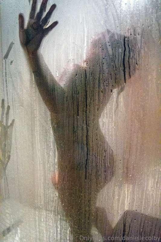 It's definitely time for a steamy shower. Come join me! 🧖🏻‍♀..
