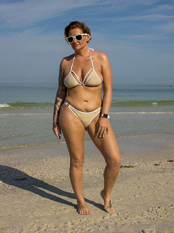 holliess1free image #1