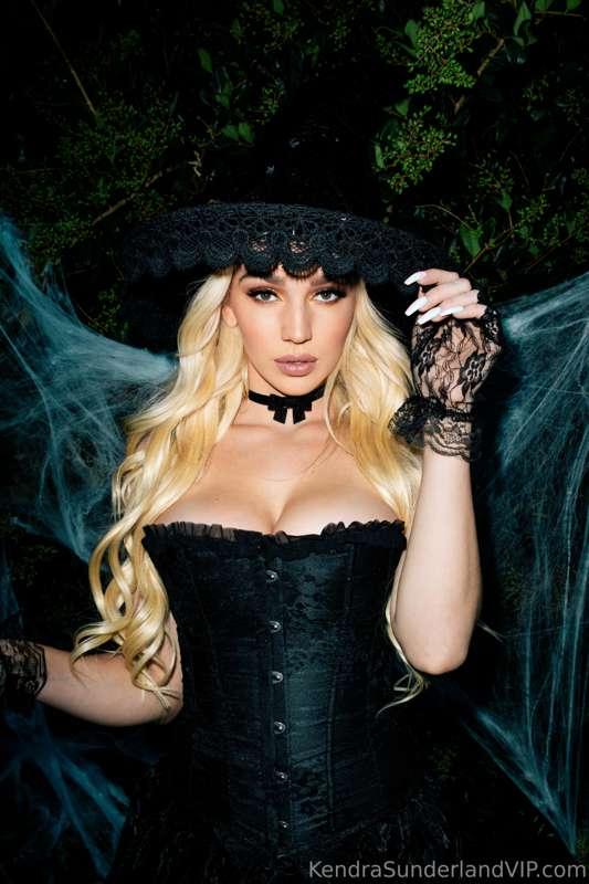 kendrasunderland image #0