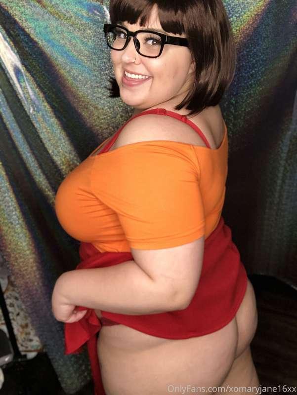 Who wants to see Velma take some cock today?😈💦
