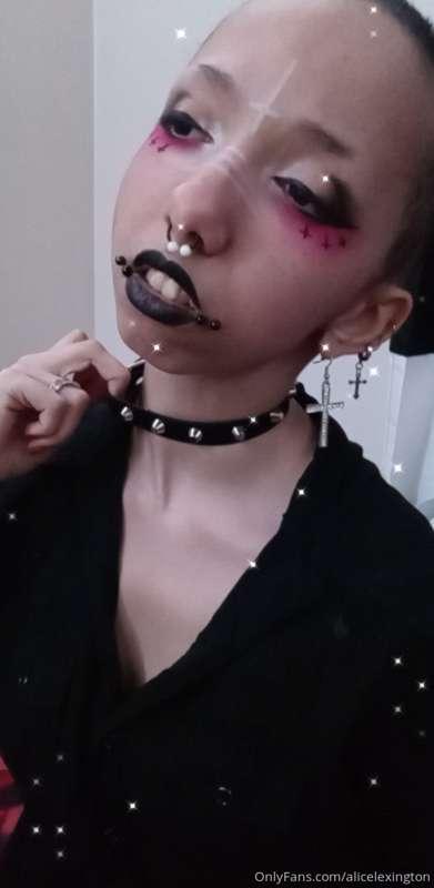 Scary ass bitch. Now this is a wonderful look. Yah? ...

Sna..